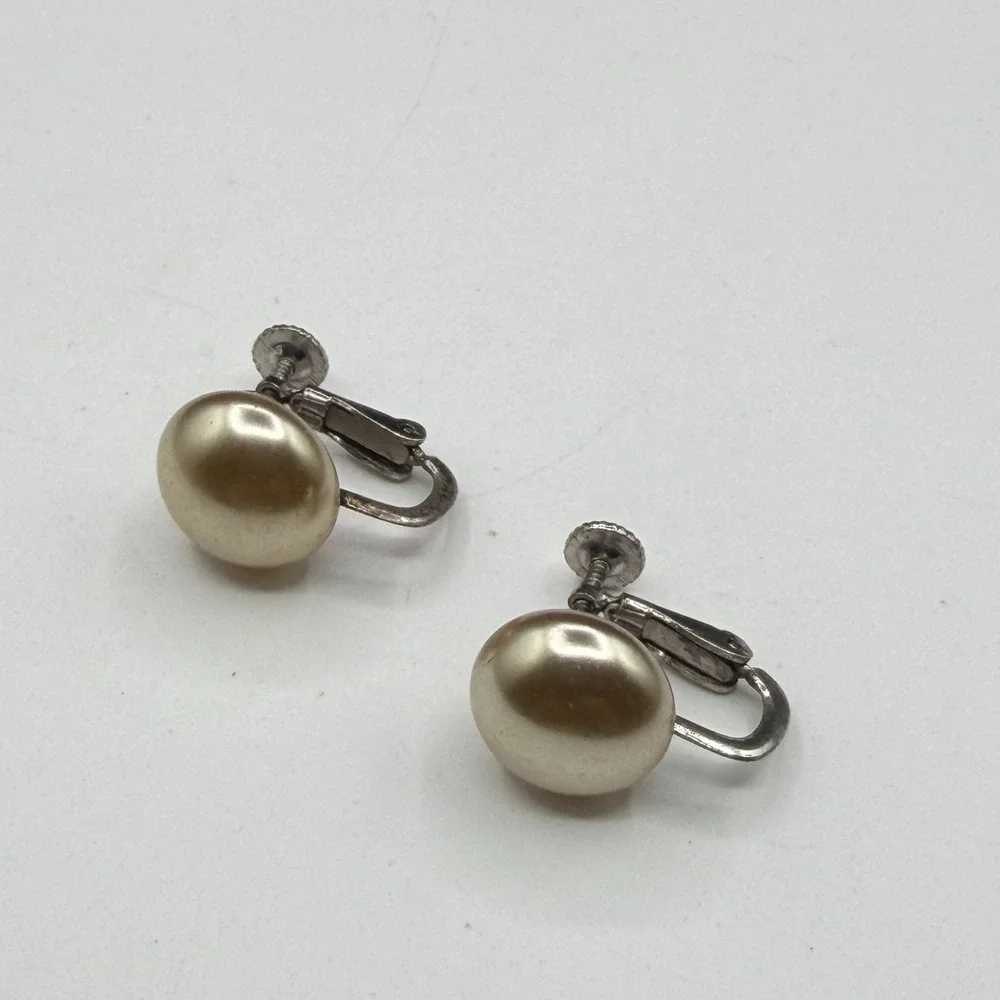 Faux Pearl Screw Back Earrings Champagne Cream Silver Tone Classic Costume Pair